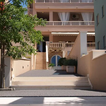 Agava Begic Apartamento *